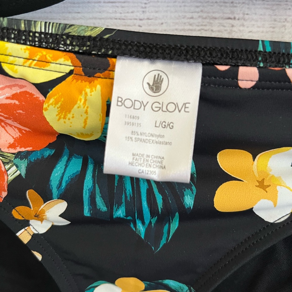 Body Glove | NWT Black and Floral Bikini - Picture 4 of 5